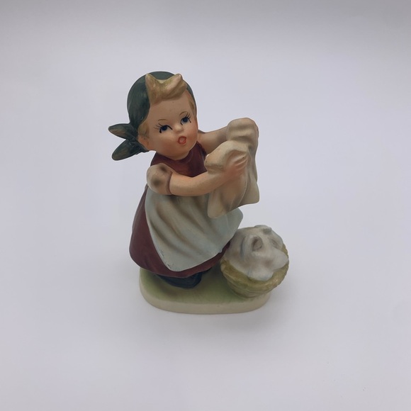 NAPCO WARE Japan Wash Day Girl Vintage Figurine # 8749 Red Dress Bandanna 6” - Picture 2 of 12